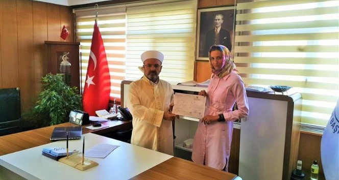 Romanyalı Loana ’Melek’ oldu