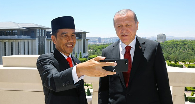 Endonezya Cumhurbaşkanı, Erdoğan ile sosyal medyadan canlı yayın yaptı