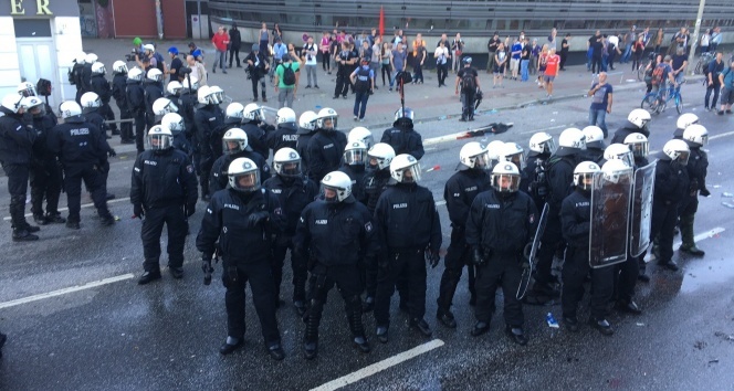 Hamburg’da G20 protestosuna polis müdahalesi