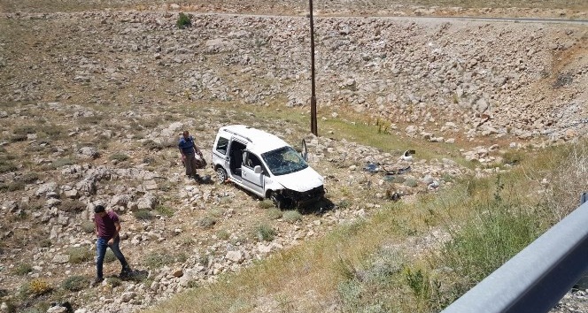 Sivas’ta otomobil şarampole yuvarlandı: 5 yaralı
