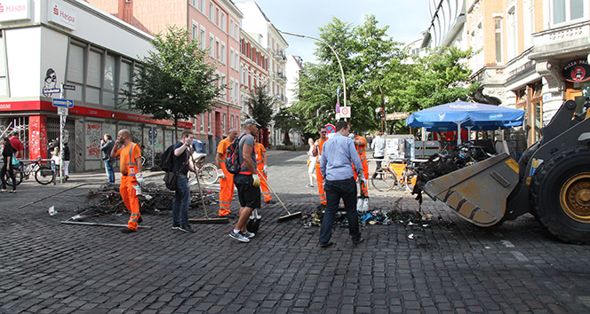 Hamburg caddelerinde temizlik çalışmaları