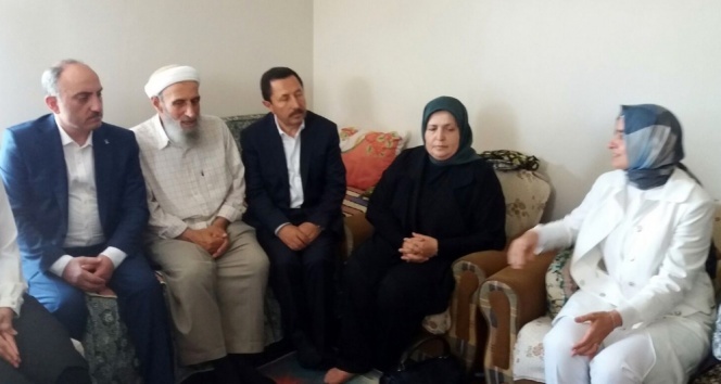 Bakan Kaya Şehit Kaymakam Safitürk’ün evini ziyaret etti