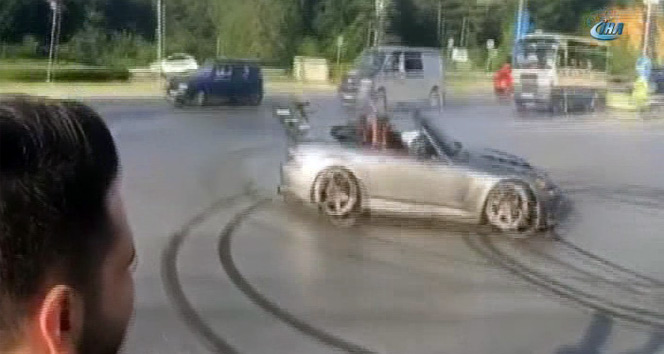 Gelin arabasının önünü kesip drift yapan maganda kamerada