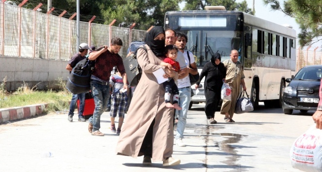 Bayram için ülkelerine giden 44 bin Suriyeli Türkiye&#039;ye döndü