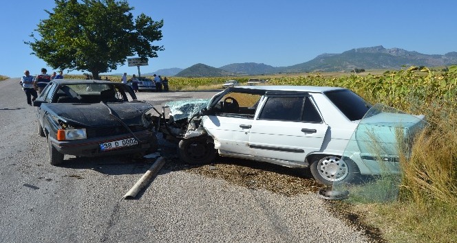 Kozan’da trafik kazası 1’i ağır, 7 yaralı