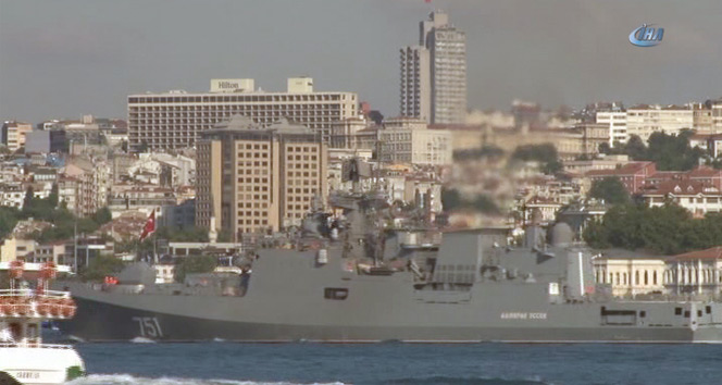 Rus savaş gemisi &#039;Amiral Essen&quot; İstanbul Boğazı&#039;ndan geçti