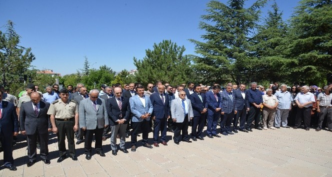 15 Temmuz demokrasi günü için protokol şehitliği ziyaret etti
