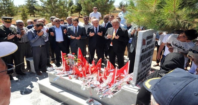 Karaman’da 15 Temmuz şehidi Muhammed Yalçın, mezarı başında anıldı