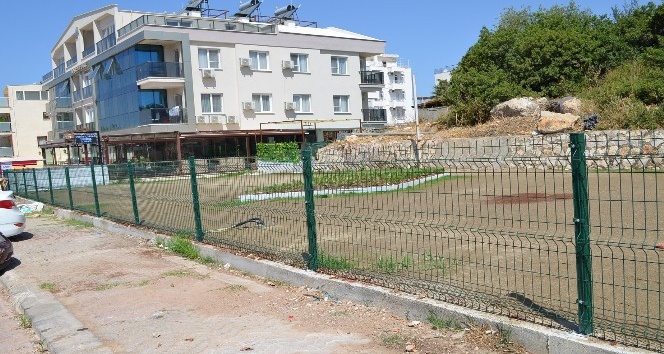 Didim’de Yalı Caddesine park ve el işi pazar yeri kazandırıldı