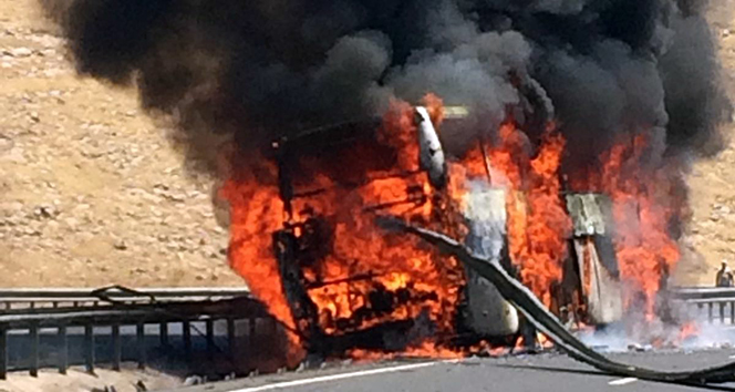 Şanlıurfa’da yolcu otobüsünde  feci yangın: 22 yaralı