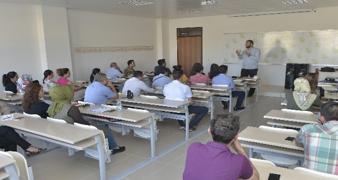 KMÜ personeline işaret dili eğitimi verildi