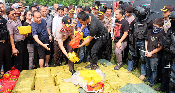 Endonezya’da bin kilogram uyuşturucu ele geçirildi