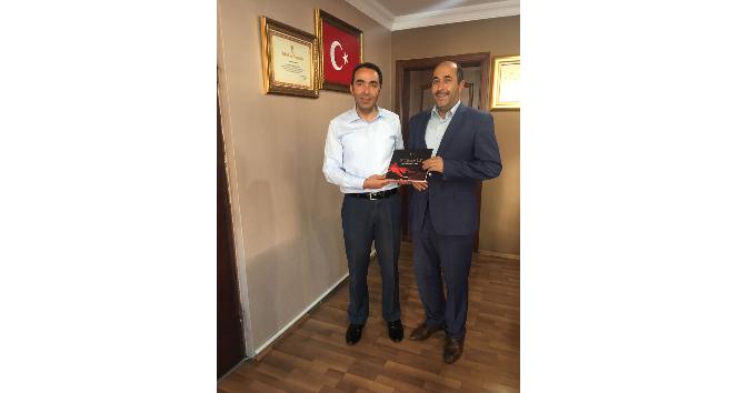 TÜMSİAD 15 Temmuz Diriliş Kitabı dağıttı