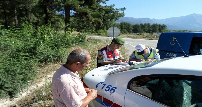 Kargı’da jandarma ve polis ekiplerinden ortak trafik uygulaması