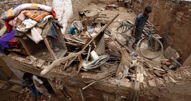 Pakistan’da aşırı yağışlar sonucu 16 kişi öldü 60 kişi yaralandı