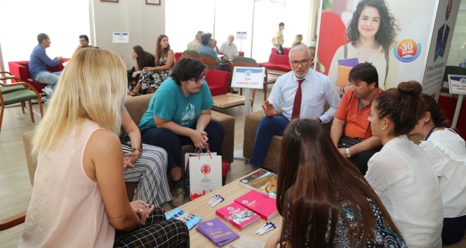 İAÜ, 81 ilde 260 Tercih Merkezi’nde öğrencilere rehberlik ediyor