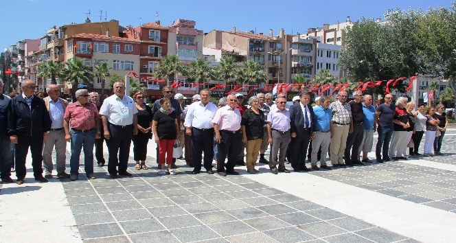 Çanakkale CHP’den 15 Temmuz şehitleri için çelenk