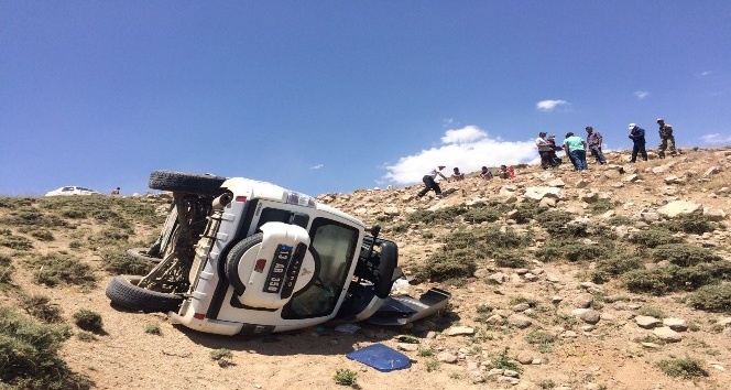Bitlis UMKE aracı kaza yaptı: 2 yaralı