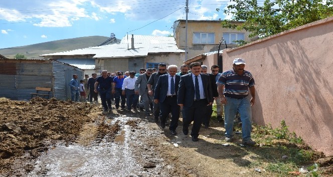 Erzincan’da otlardan çıkan yangın 9 evi kül etti