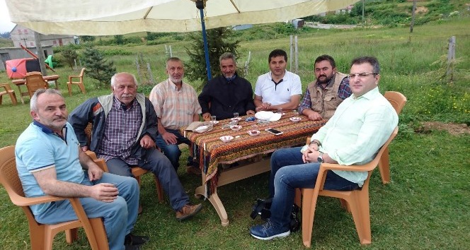Gazeteci-Yazar Cem Küçük memleketi Giresun’da stres attı