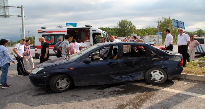 Tutukluyu cezaevine götüren polis aracı kaza yaptı: 5 yaralı