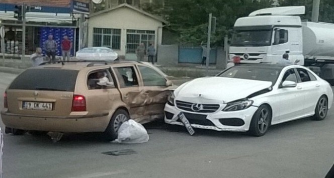 Sungurlu’da iki otomobil çarpıştı : 7 yaralı