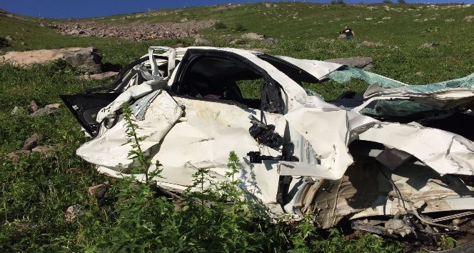 Ardahan’da otomobil uçuruma yuvarlandı: 3 ölü, 1 yaralı