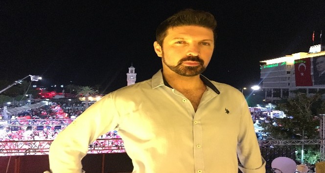 Erdoğan’ın taklidini yapan fenomen demokrasi nöbetinde