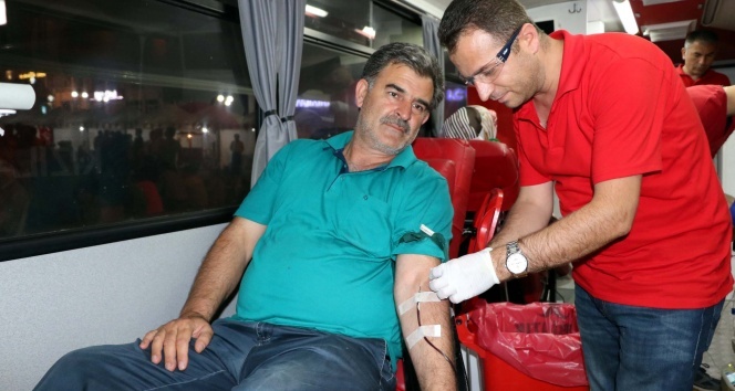 Kızılay kan bağışı kampanyası devam ediyor