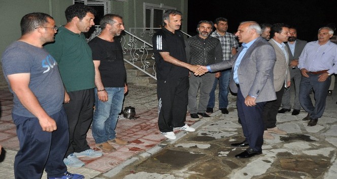 Vali Zorluoğlu, Büyükşehir Belediyesporlu futbolcularla buluştu