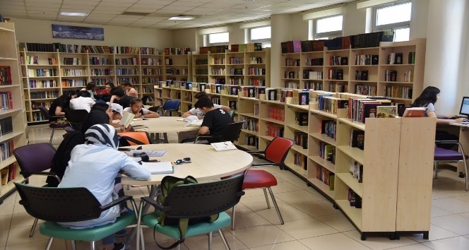 Selçuklu Belediyesinin ilçeye kazandırdığı kütüphaneler yaz döneminde de hizmette