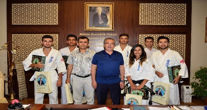 Milli sporculardan Başkan Çetin’e teşekkür ziyareti
