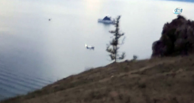 Uçak, Baykal Gölü&#039;ne çakıldı