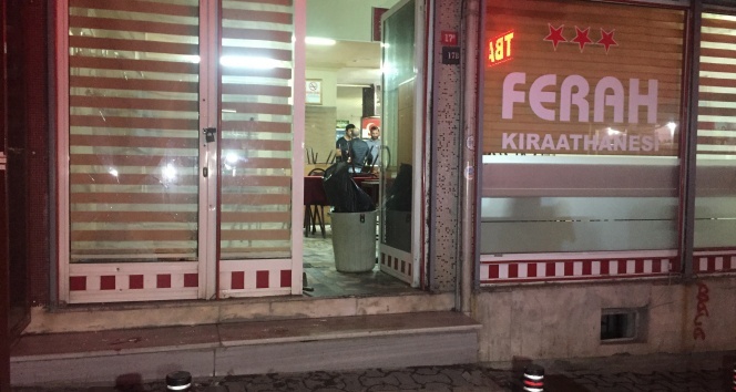 Ümraniye&#039;de kahvehaneye silahlı saldırı: 2 yaralı