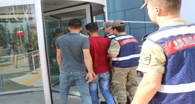 Terör propagandası iddiasıyla adliyeye sevk edilen 3 şahıs serbest kaldı