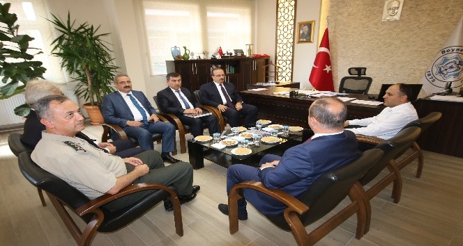 Vali Canpolat, Beyşehir Belediyesi’ni ziyaret etti