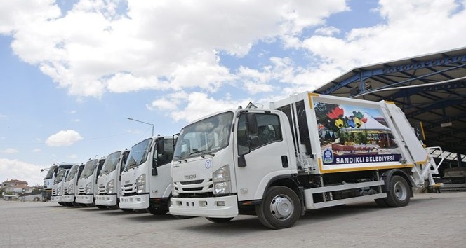 Sandıklı Belediyesi Temizlik İşleri Müdürlüğü filosuna 9 yeni araç katıldı