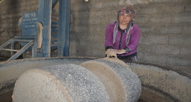 Köyün değirmeni 4 çocuk annesi kadına emanet