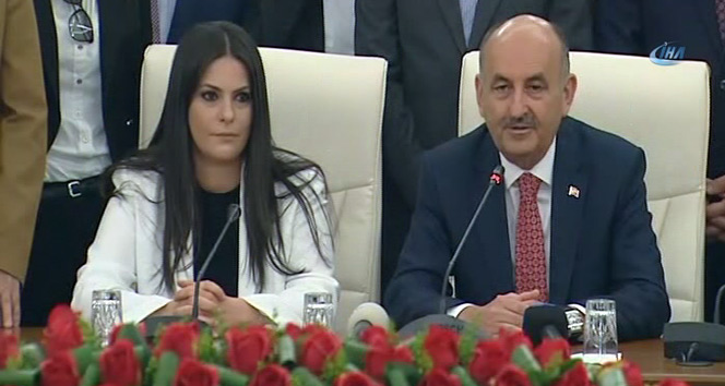 Jülide Sarıeroğlu Çalışma ve Sosyal Güvenlik Bakanlığı görevini devraldı