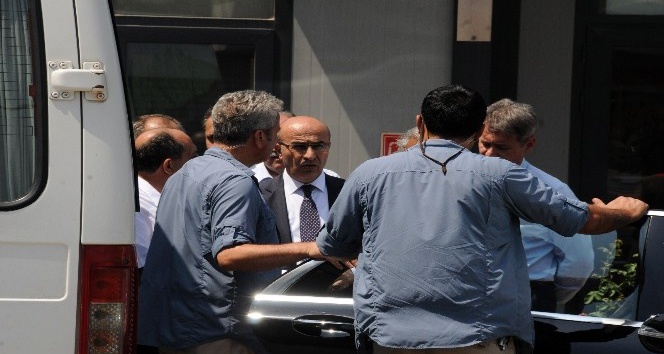 Vali Demirtaş, vinç faciasının yaşandığı fabrikada incelemelerde bulundu