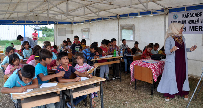 Mevsimlik işçilerin çocukları için çadır okul