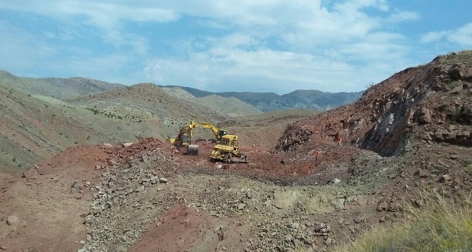 Erzincan Kemah Tuzlaköy Barajında çalışmalar devam ediyor