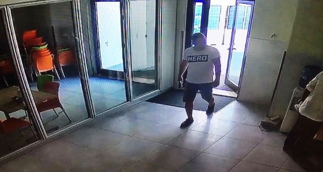 Antalya’da ‘Hero’ tişörtü giyen şahıs tutuklandı