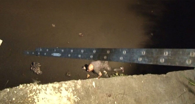 Başkent’te alkollü şahıs, atık suların aktığı dereye düştü