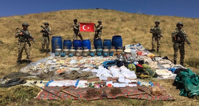 Diyarbakır’da terör örgütü PKK’ya ait sığınak imha edildi