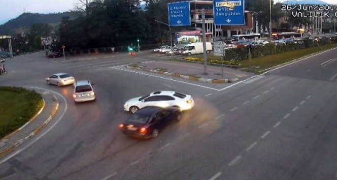 Karabük’te trafik kazaları mobese kamerasında