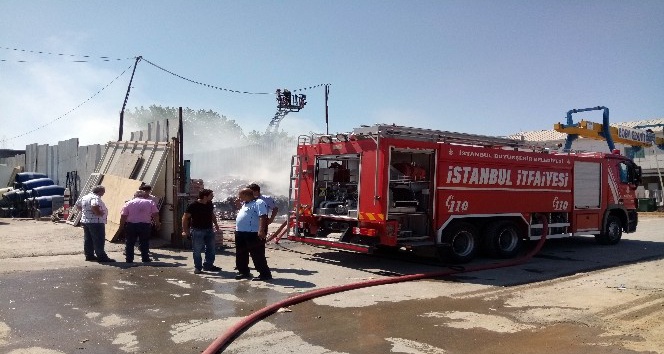 Ataşehir’de atık kağıt deposunda korkutan yangın