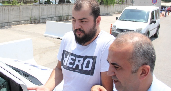 &#039;Hero&#039; yazılı tişörtle sınava girdi gözaltına alındı