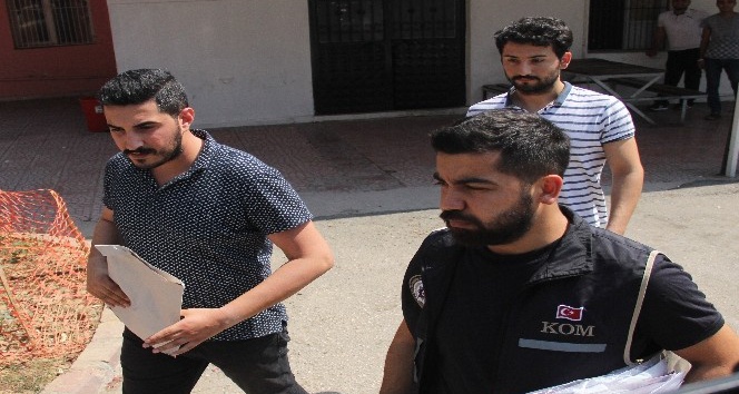 Adana’da &quot;Hero&quot; yazılı tişört giyen 3 kişi adliyeye sevk edildi