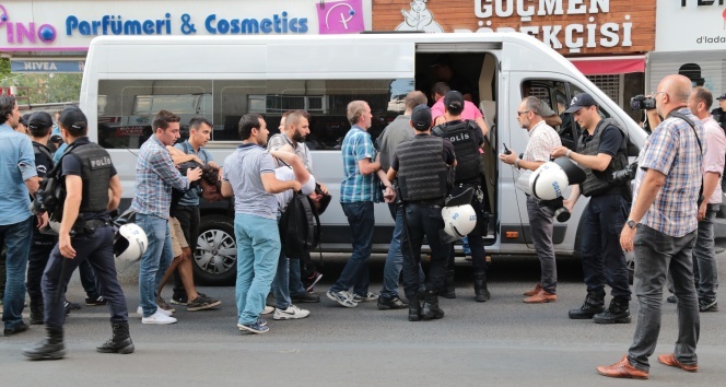 Başkent&#039;te Gülmen ve Özakça eyleminde 20 kişi daha gözaltına alındı